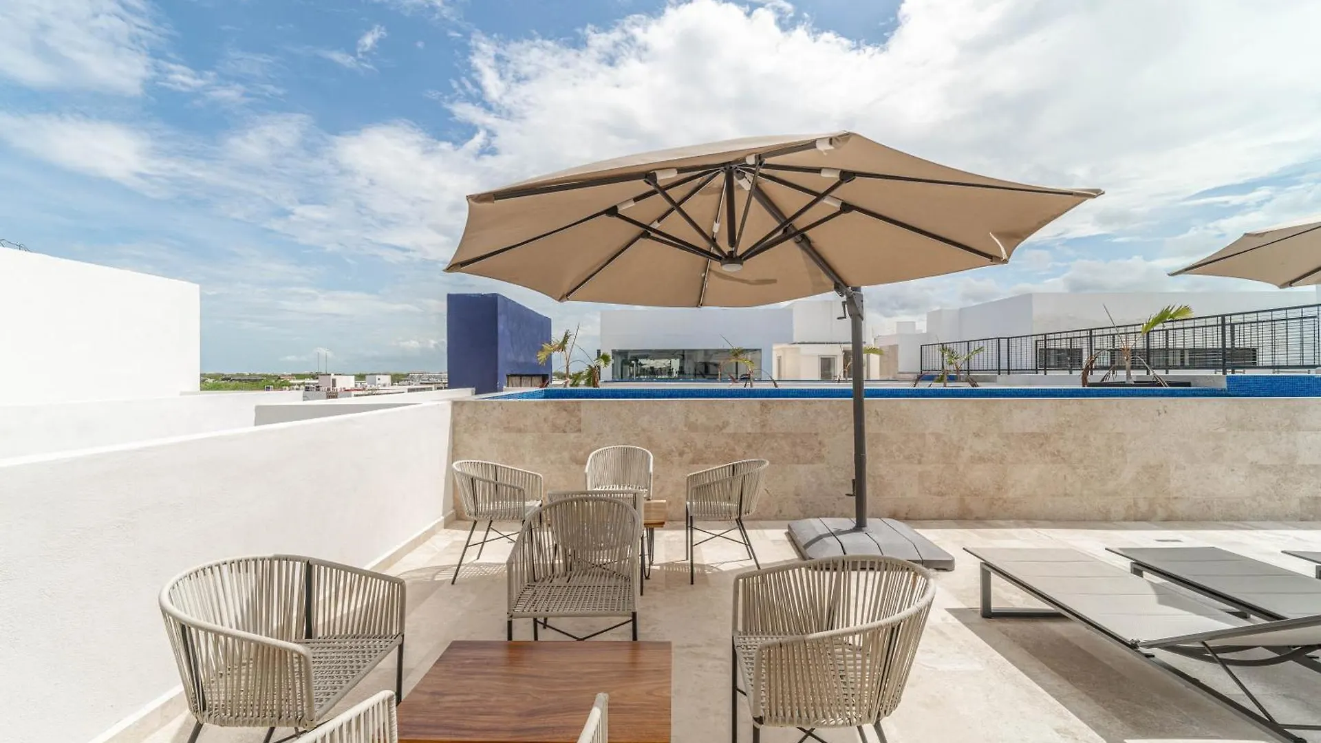 Holiday home 1 Bd With Balcony Gym Pool View Villa Tulum